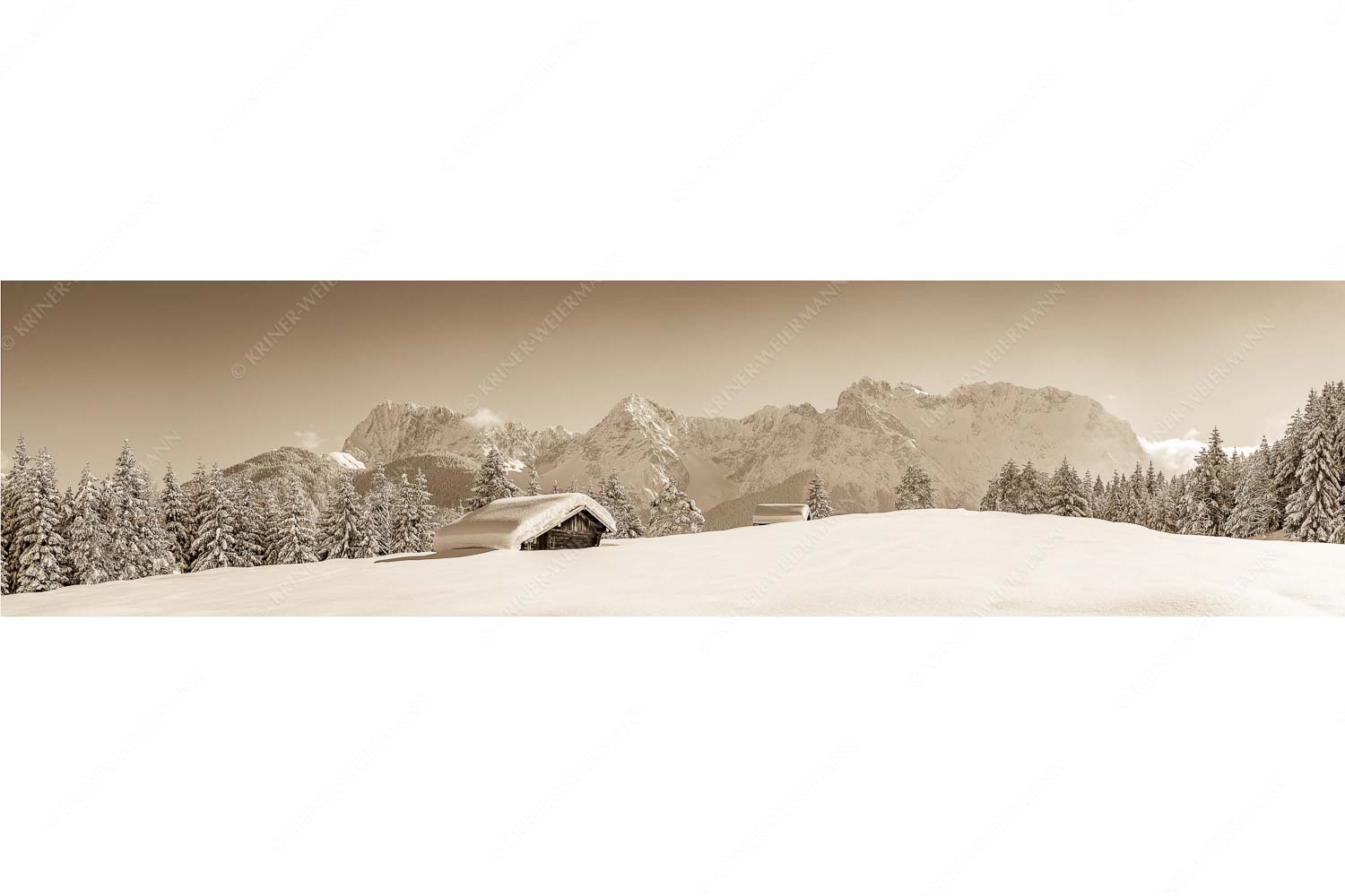 Beeindruckendes Karwendel – Seitenverhältnis 4:1 — Viel Schnee auf Heustadel Blick zum Karwendelgebirge mit Wörner, Tiefkar- und Westlicher Karwendelspitze