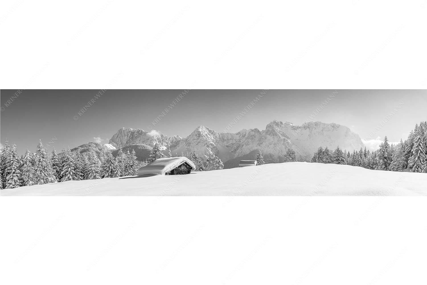 Beeindruckendes Karwendel – Seitenverhältnis 4:1 — Viel Schnee auf Heustadel Blick zum Karwendelgebirge mit Wörner, Tiefkar- und Westlicher Karwendelspitze