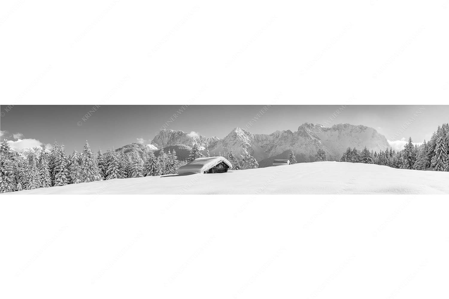 Beeindruckendes Karwendel – Seitenverhältnis 5:1 — Viel Schnee auf Heustadel Blick zum Karwendelgebirge mit Wörner, Tiefkar- und Westlicher Karwendelspitze