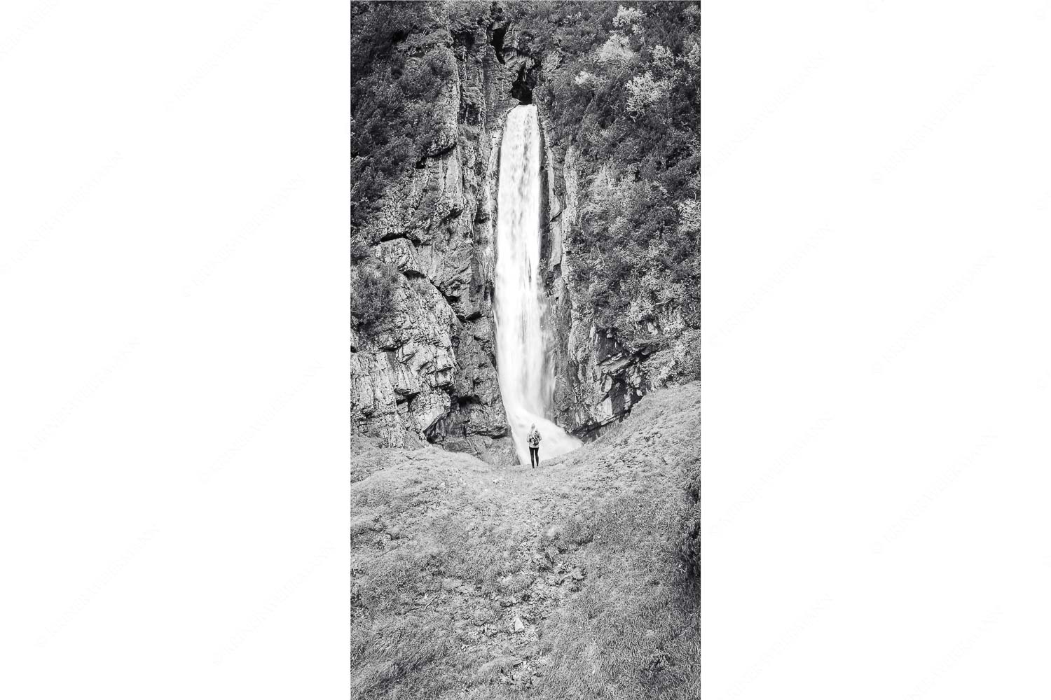 Beeindruckt – Seitenverhältnis 1:2 — Wasserfall im Wetterstein Partnachfall im Reintal im Wettersteingebirge