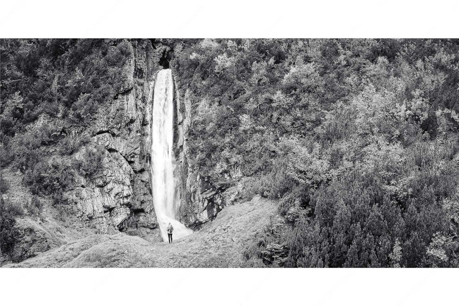 Beeindruckt – Seitenverhältnis 2:1 — Wasserfall im Wetterstein Partnachfall im Reintal im Wettersteingebirge