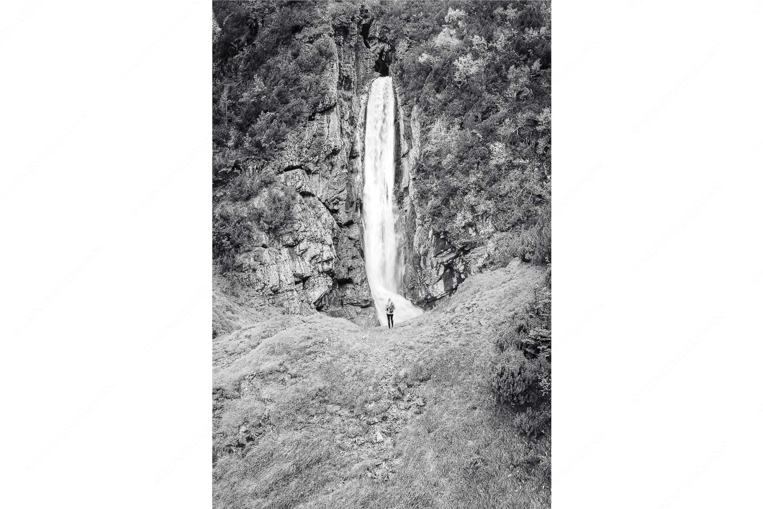 Beeindruckt – Seitenverhältnis 2:3 — Wasserfall im Wetterstein Partnachfall im Reintal im Wettersteingebirge