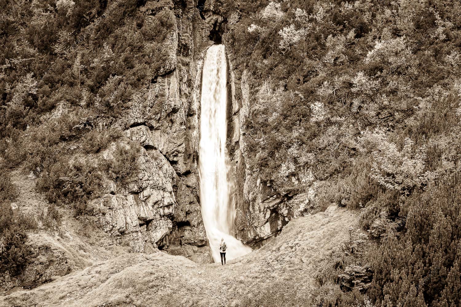 Beeindruckt – Seitenverhältnis 3:2 — Wasserfall im Wetterstein Partnachfall im Reintal im Wettersteingebirge