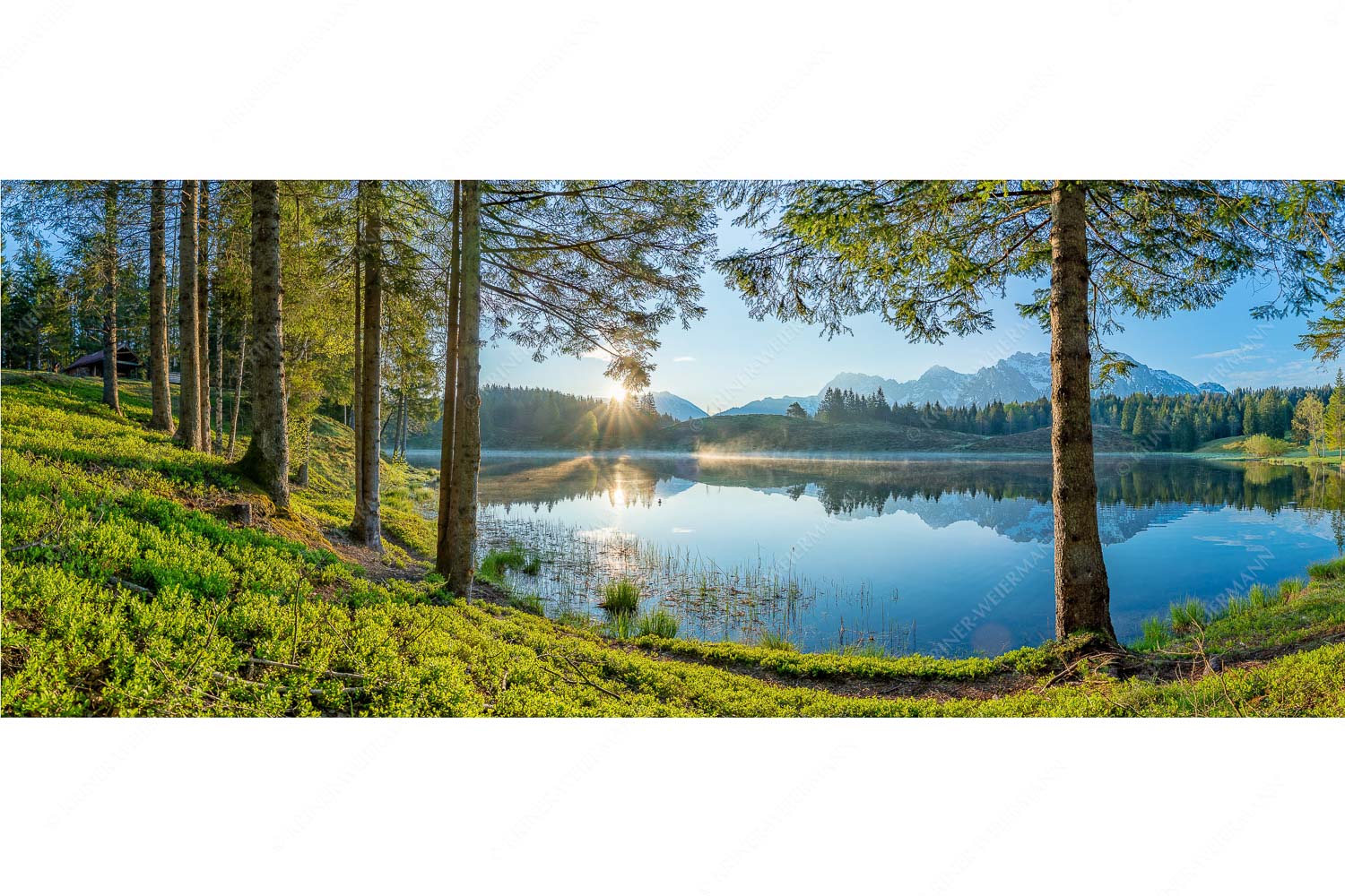 Blaubeerwald – Seitenverhältnis 2,5:1 — Sonnenaufgang am Wildensee Blick über den Wildensee zum Sonnenaufgang im Soierngebirge mit Karwendel