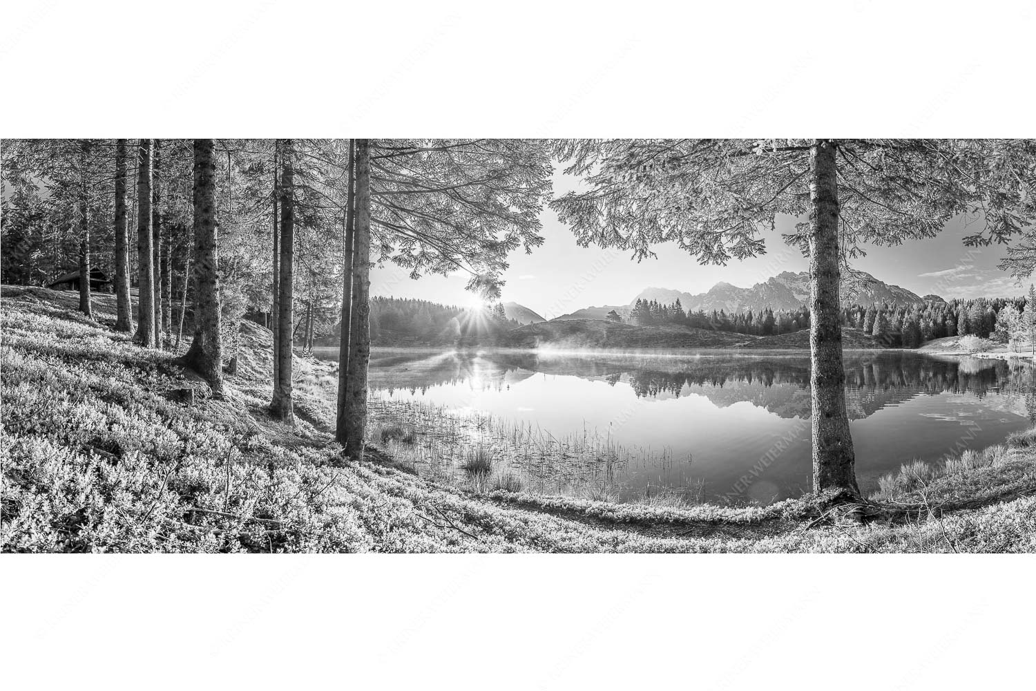 Blick über den Wildensee zum Sonnenaufgang im Soierngebirge mit Karwendel