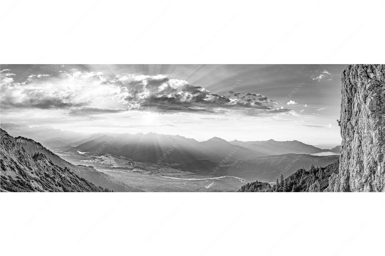 Kletterer im Soierngebirge mit Blick ins Obere Isartal und zum Walchensee