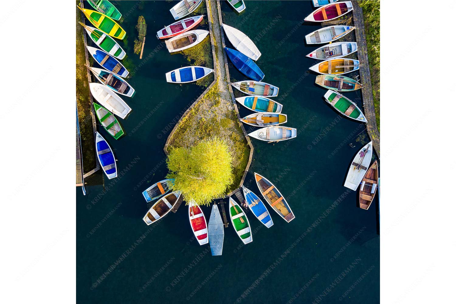 Bootcamp – Seitenverhältnis 1:1 — Seehausen am Staffelsee Boote am Hafen in Seehausen am Staffelsee