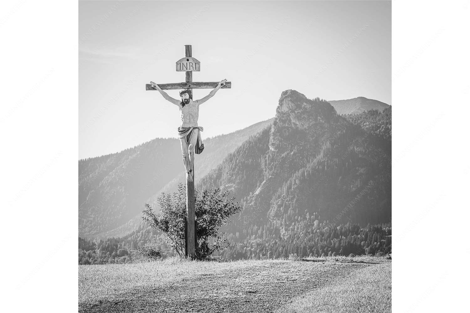 Wegkreuz mit Kofel im Hintergrund - Christus im Ammergau - Seitenverhältnis 1:1 - Wegkreuz mit Kofel - weitere Infos unter https://www.kriner-weiermann.de