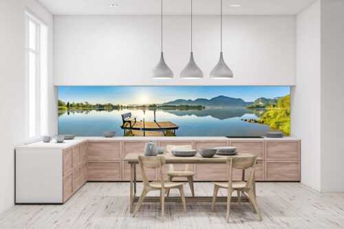 Blick in den Sonnenaufgang am Kochelsee mit Jochberg - Da sitzt di nieder - Größe ca. 400x100cm, Seitenverhältnis 4: - Bank am Kochelsee - weitere Infos unter https://www.kriner-weiermann.de