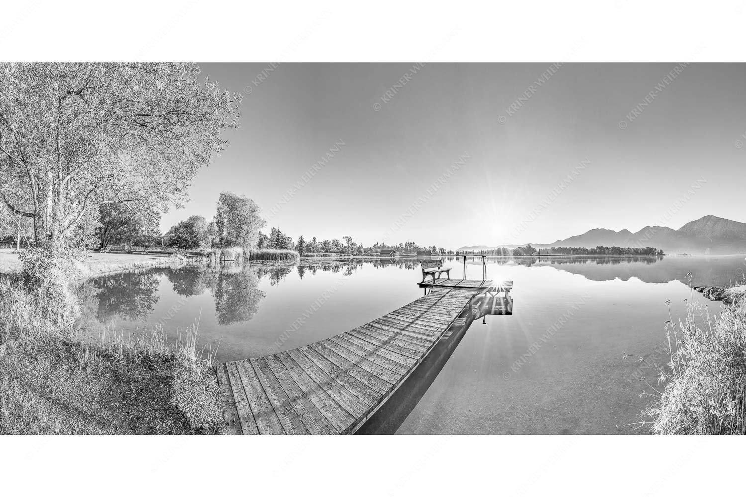 Da sitzt di nieder II – Seitenverhältnis 2:1 — Kochelsee bei Schlehdorf Blick in den Sonnenaufgang bei Schlehdorf am Kochelsee