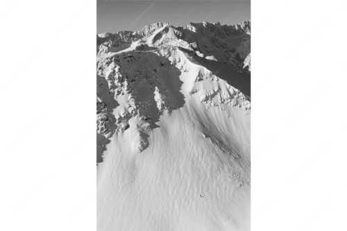 Lange Snowboard-Abfahrt vom Bischof im Estergebirge mit Zugspitzmassiv - Dahoam is Dahoam - Seitenverhältnis 2:3 - Freerider mit Zugspitze - weitere Infos unter https://www.kriner-weiermann.de