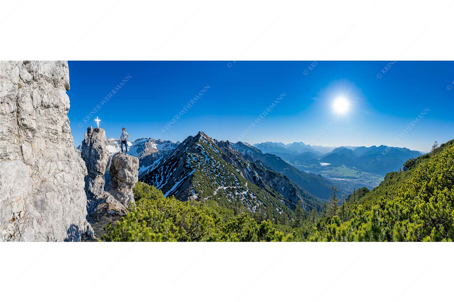 Dankbar – Seitenverhältnis 2,5:1 — Bergsteiger im Soierngebirge Blick aus dem Soierngebirge übers Isartal zur Zugspitze
