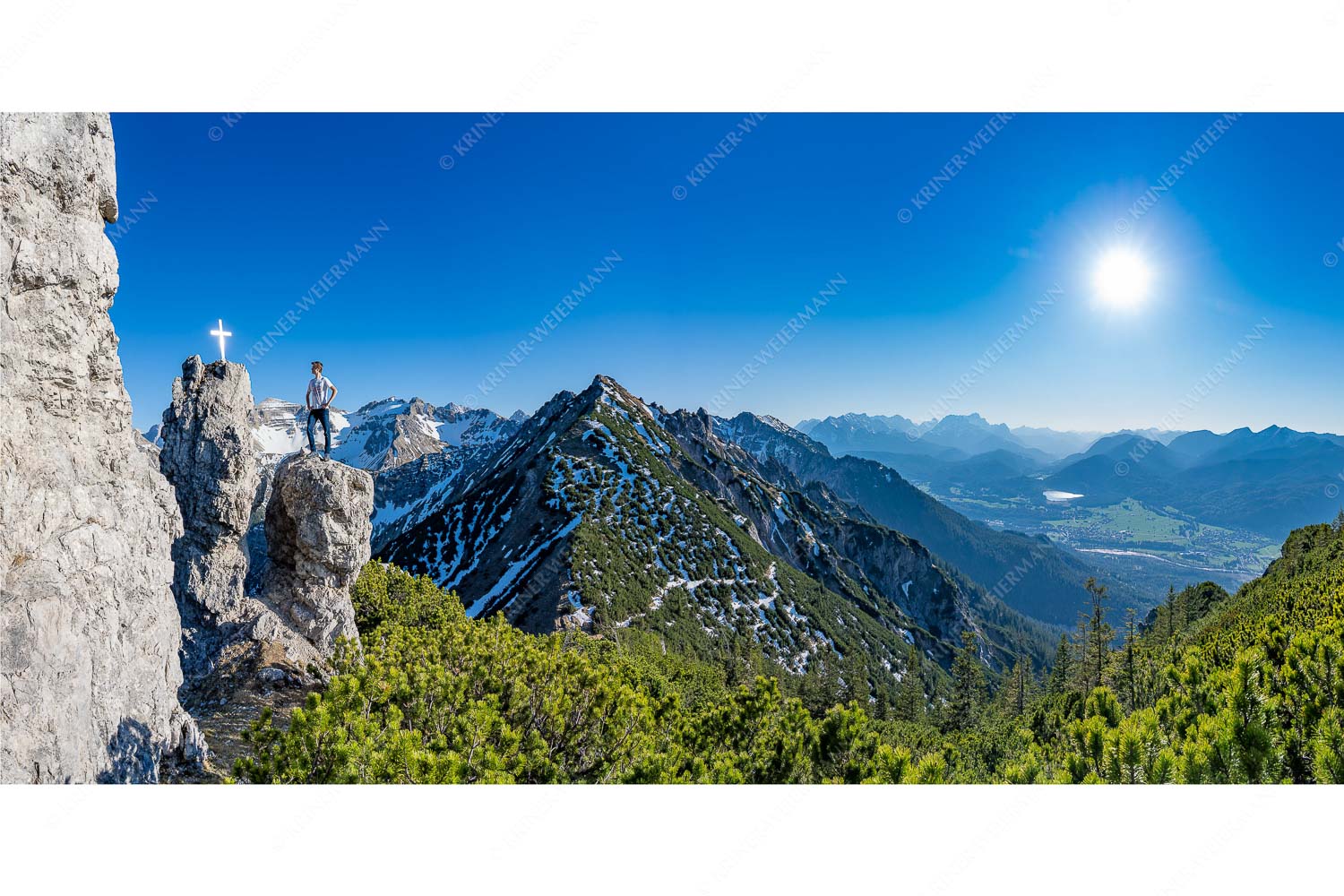 Blick aus dem Soierngebirge übers Isartal zur Zugspitze