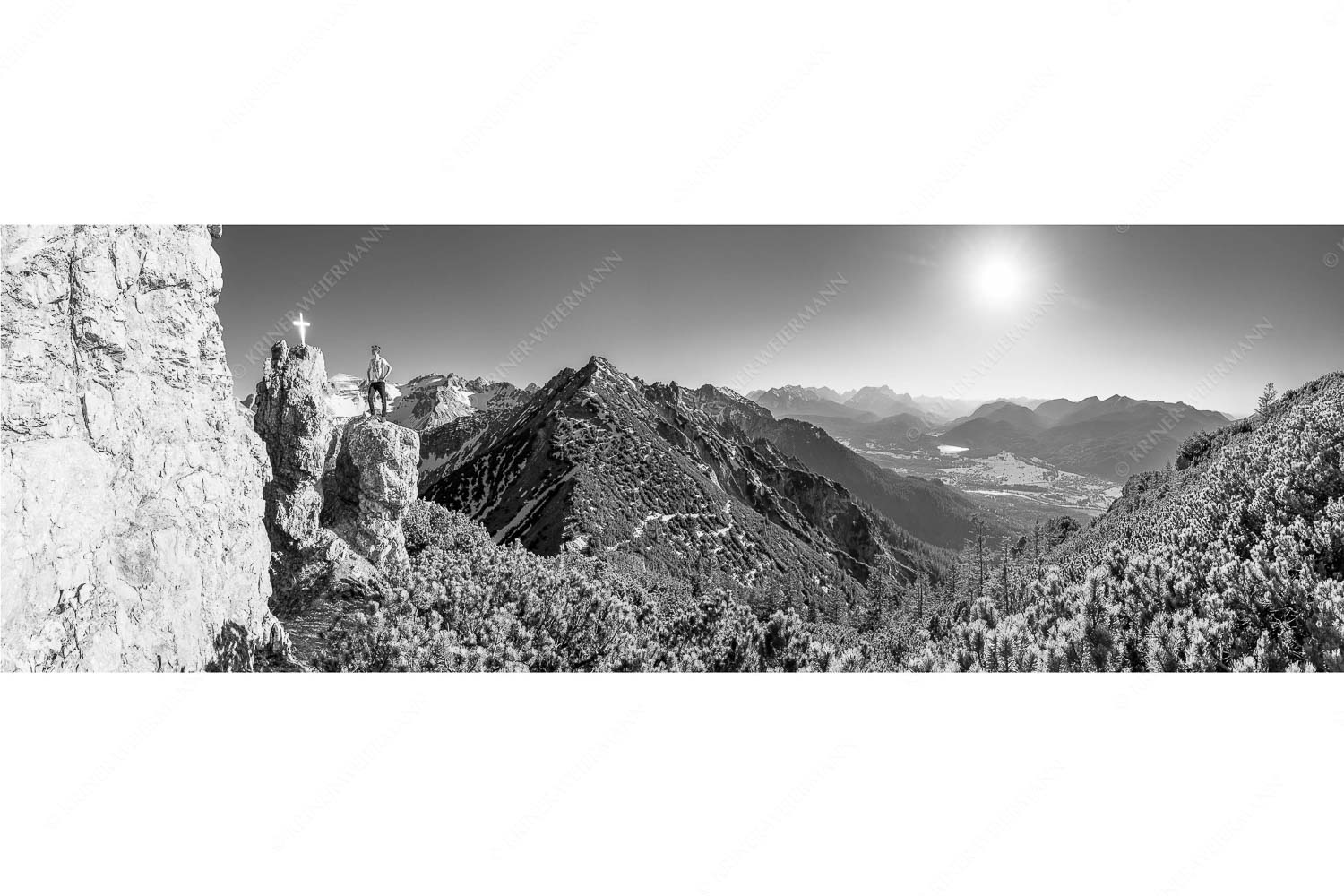 Dankbar – Seitenverhältnis 3:1 — Bergsteiger im Soierngebirge Blick aus dem Soierngebirge übers Isartal zur Zugspitze
