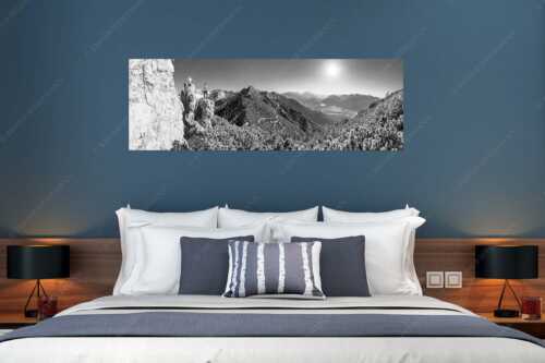Blick aus dem Soierngebirge übers Isartal zur Zugspitze - Dankbar - Größe ca. 180x60cm, Seitenverhältnis 3:1 - Bergsteiger im Soierngebirge - weitere Infos unter https://www.kriner-weiermann.de