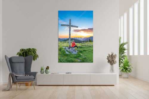 Blick von der Moosenalm in den Sonnenaufgang - Dankbarkeit II - Größe ca. 120x180cm, Seitenverhältnis 2:3 - Feldkreuz an der Moosenalm - weitere Infos unter https://www.kriner-weiermann.de