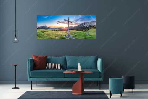 Blick von der Moosenalm in den Sonnenaufgang im Karwendelgebirge - Dankbarkeit III - Größe ca. 175x70cm, Seitenverhältnis 2,5:1 - Feldkreuz an der Moosenalm im Karwendel - weitere Infos unter https://www.kriner-weiermann.de