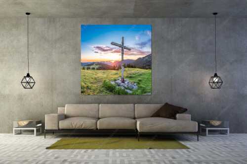 Blick von der Moosenalm in den Sonnenaufgang im Karwendelgebirge - Dankbarkeit III - Größe ca. 160x160cm, Seitenverhältnis 1:1 - Feldkreuz an der Moosenalm im Karwendel - weitere Infos unter https://www.kriner-weiermann.de