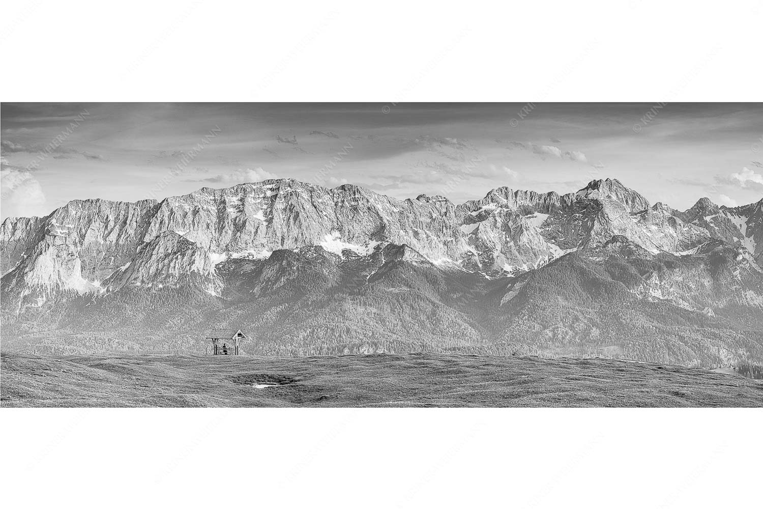 Der Blick ins Herz – Seitenverhältnis 2,5:1 — Panorama am Wank Eines der schönsten Panoramen im Garmisch-Partenkirchen bietet die Aussicht vom Wank