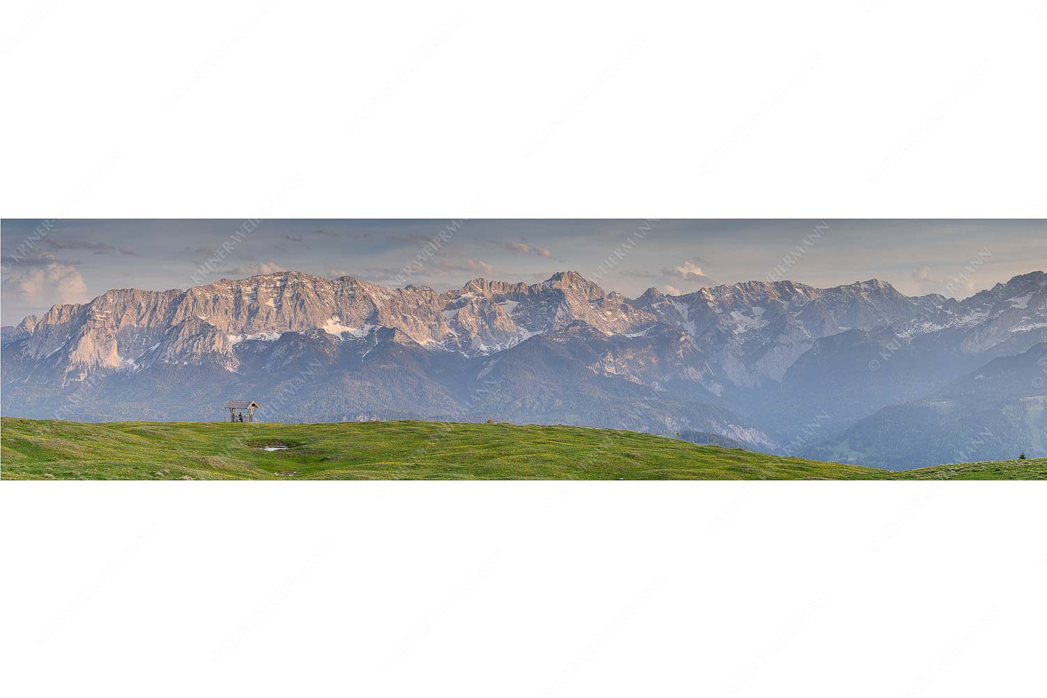 Der Blick ins Herz – Seitenverhältnis 4:1 — Panorama am Wank Eines der schönsten Panoramen im Garmisch-Partenkirchen bietet die Aussicht vom Wank