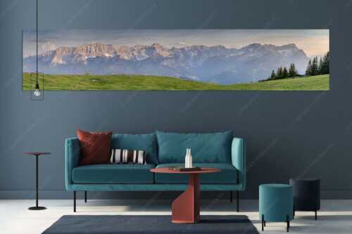 Eines der schönsten Panoramen im Garmisch-Partenkirchen bietet die Aussicht vom Wank - Der Blick ins Herz - Größe ca. 350x70cm, Seitenverhältnis 5:1 - Panorama am Wank - weitere Infos unter https://www.kriner-weiermann.de
