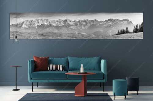 Eines der schönsten Panoramen im Garmisch-Partenkirchen bietet die Aussicht vom Wank - Der Blick ins Herz - Größe ca. 350x70cm, Seitenverhältnis 5:1 - Panorama am Wank - weitere Infos unter https://www.kriner-weiermann.de