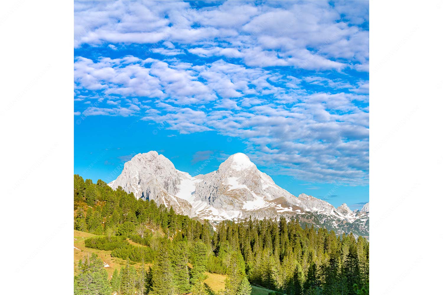 Blick über Schachenschloss zum Hochblassen und Alpspitze im Wettersteingebirge