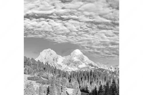 Blick über Schachenschloss zum Hochblassen und Alpspitze im Wettersteingebirge - Der höhere Unscheinbare - Seitenverhältnis 1:1 - Hochblassen und Alpspitze - weitere Infos unter https://www.kriner-weiermann.de