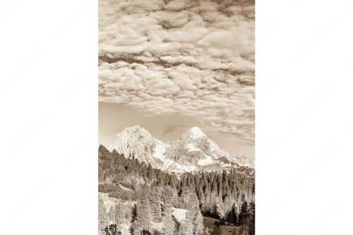 Blick über Schachenschloss zum Hochblassen und Alpspitze im Wettersteingebirge - Der höhere Unscheinbare - Seitenverhältnis 2:3 - Hochblassen und Alpspitze - weitere Infos unter https://www.kriner-weiermann.de