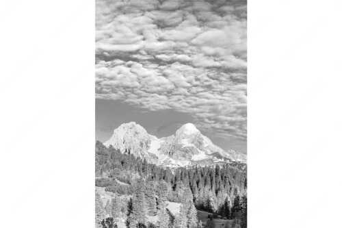 Blick über Schachenschloss zum Hochblassen und Alpspitze im Wettersteingebirge - Der höhere Unscheinbare - Seitenverhältnis 2:3 - Hochblassen und Alpspitze - weitere Infos unter https://www.kriner-weiermann.de