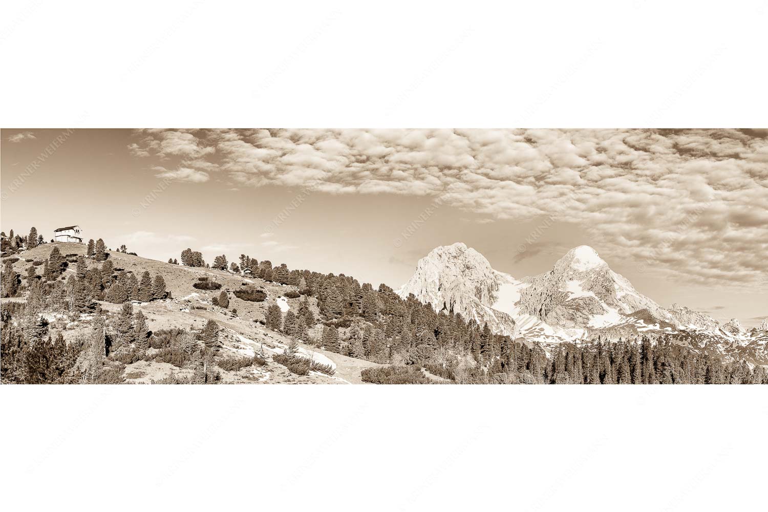 Der höhere Unscheinbare – Seitenverhältnis 3:1 — Hochblassen und Alpspitze Blick über Schachenschloss zum Hochblassen und Alpspitze im Wettersteingebirge