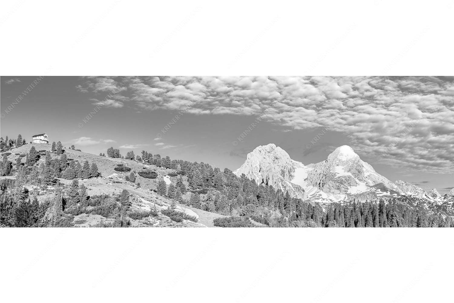 Der höhere Unscheinbare – Seitenverhältnis 3:1 — Hochblassen und Alpspitze Blick über Schachenschloss zum Hochblassen und Alpspitze im Wettersteingebirge