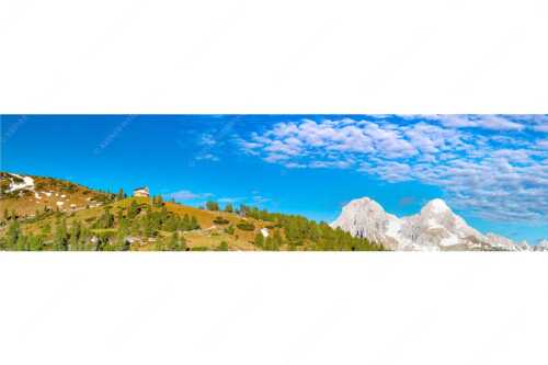 Blick über Schachenschloss zum Hochblassen und Alpspitze im Wettersteingebirge - Der höhere Unscheinbare - Seitenverhältnis 4:1 - Hochblassen und Alpspitze - weitere Infos unter https://www.kriner-weiermann.de