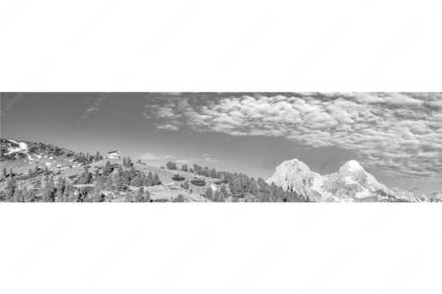Blick über Schachenschloss zum Hochblassen und Alpspitze im Wettersteingebirge - Der höhere Unscheinbare - Seitenverhältnis 4:1 - Hochblassen und Alpspitze - weitere Infos unter https://www.kriner-weiermann.de