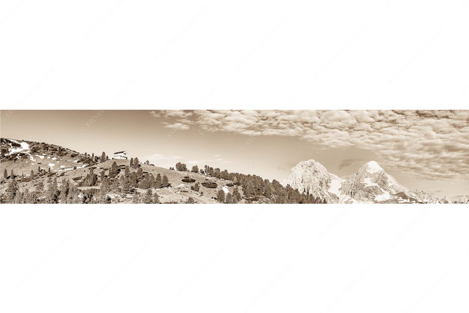 Der höhere Unscheinbare – Seitenverhältnis 5:1 — Hochblassen und Alpspitze Blick über Schachenschloss zum Hochblassen und Alpspitze im Wettersteingebirge