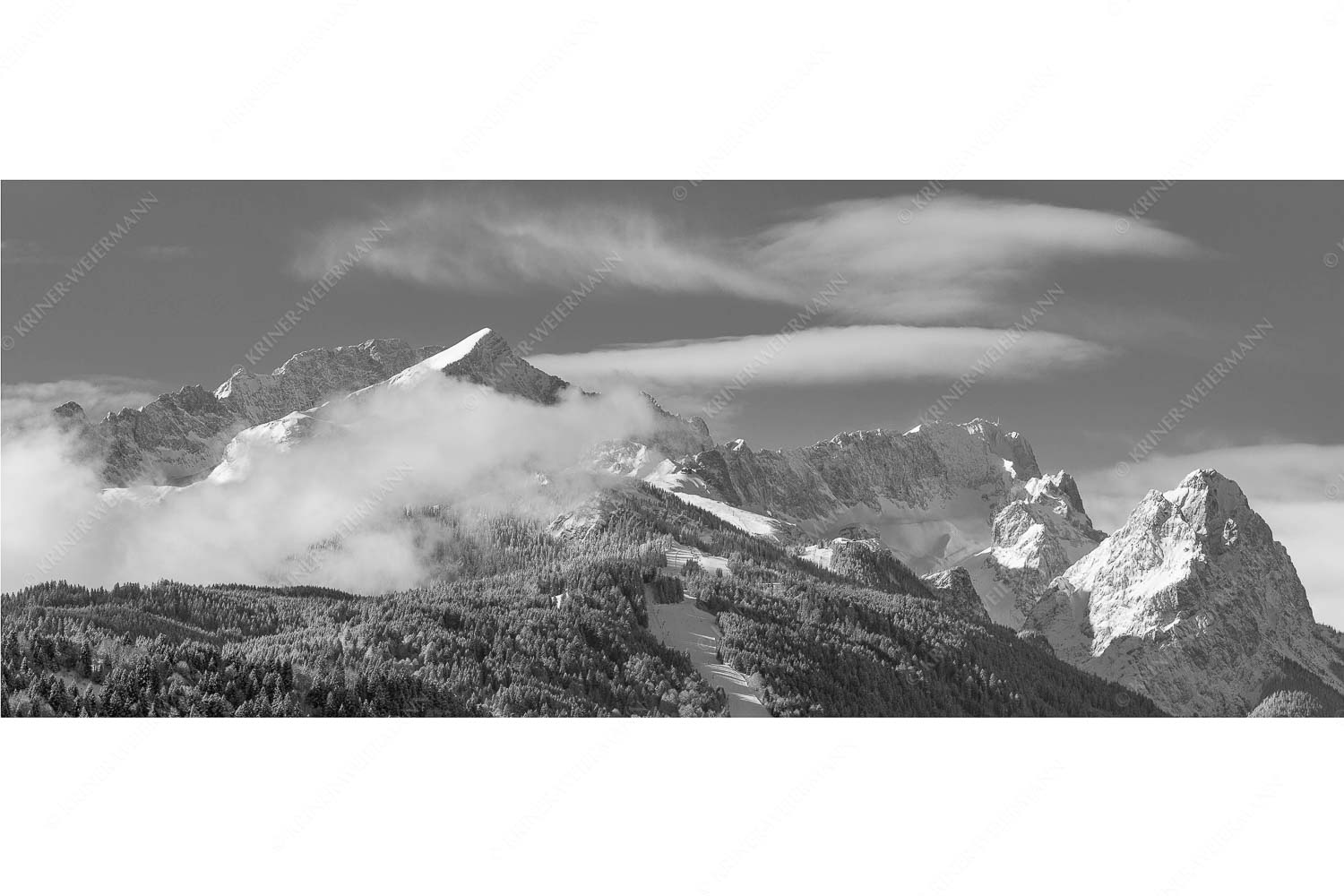 Der Klassiker – Seitenverhältnis 2,5:1 — Alpspitze und Zugspitze Die frisch verschneiten Gipfel von Alpspitze, Zugspitze und Waxenstein