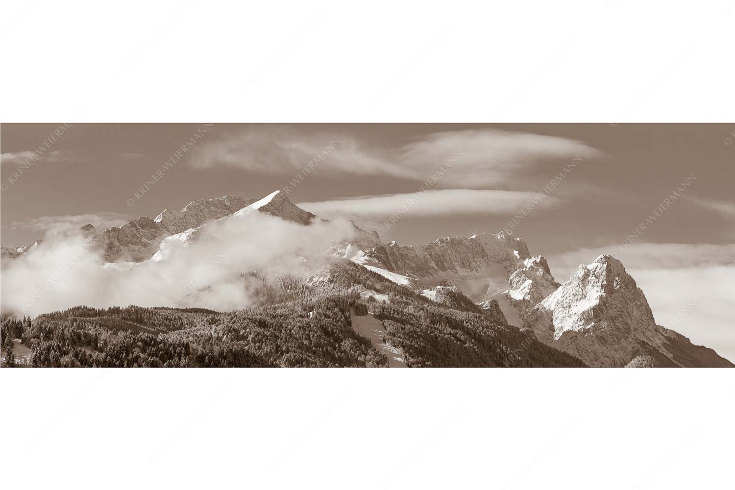 Der Klassiker – Seitenverhältnis 3:1 — Alpspitze und Zugspitze Die frisch verschneiten Gipfel von Alpspitze, Zugspitze und Waxenstein