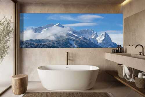 Die frisch verschneiten Gipfel von Alpspitze, Zugspitze und Waxenstein - Der Klassiker - Größe ca. 300x100cm, Seitenverhältnis 3:1 - Alpspitze und Zugspitze - weitere Infos unter https://www.kriner-weiermann.de