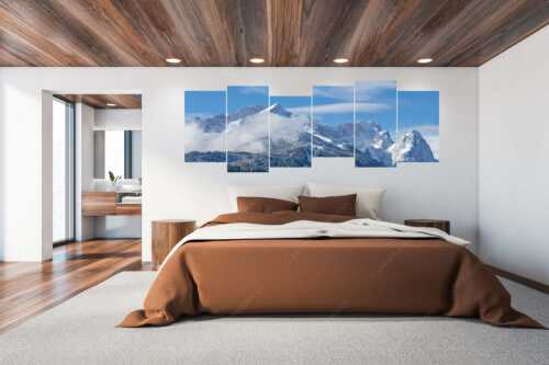 Die frisch verschneiten Gipfel von Alpspitze, Zugspitze und Waxenstein - Der Klassiker - 6er Split, Größe ca. 280x112cm, Seitenverhältnis 2,5:1 - Alpspitze und Zugspitze - weitere Infos unter https://www.kriner-weiermann.de