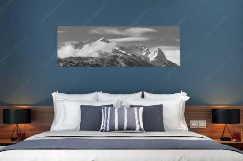 Die frisch verschneiten Gipfel von Alpspitze, Zugspitze und Waxenstein - Der Klassiker - Größe ca. 180x60cm, Seitenverhältnis 3:1 - Alpspitze und Zugspitze - weitere Infos unter https://www.kriner-weiermann.de