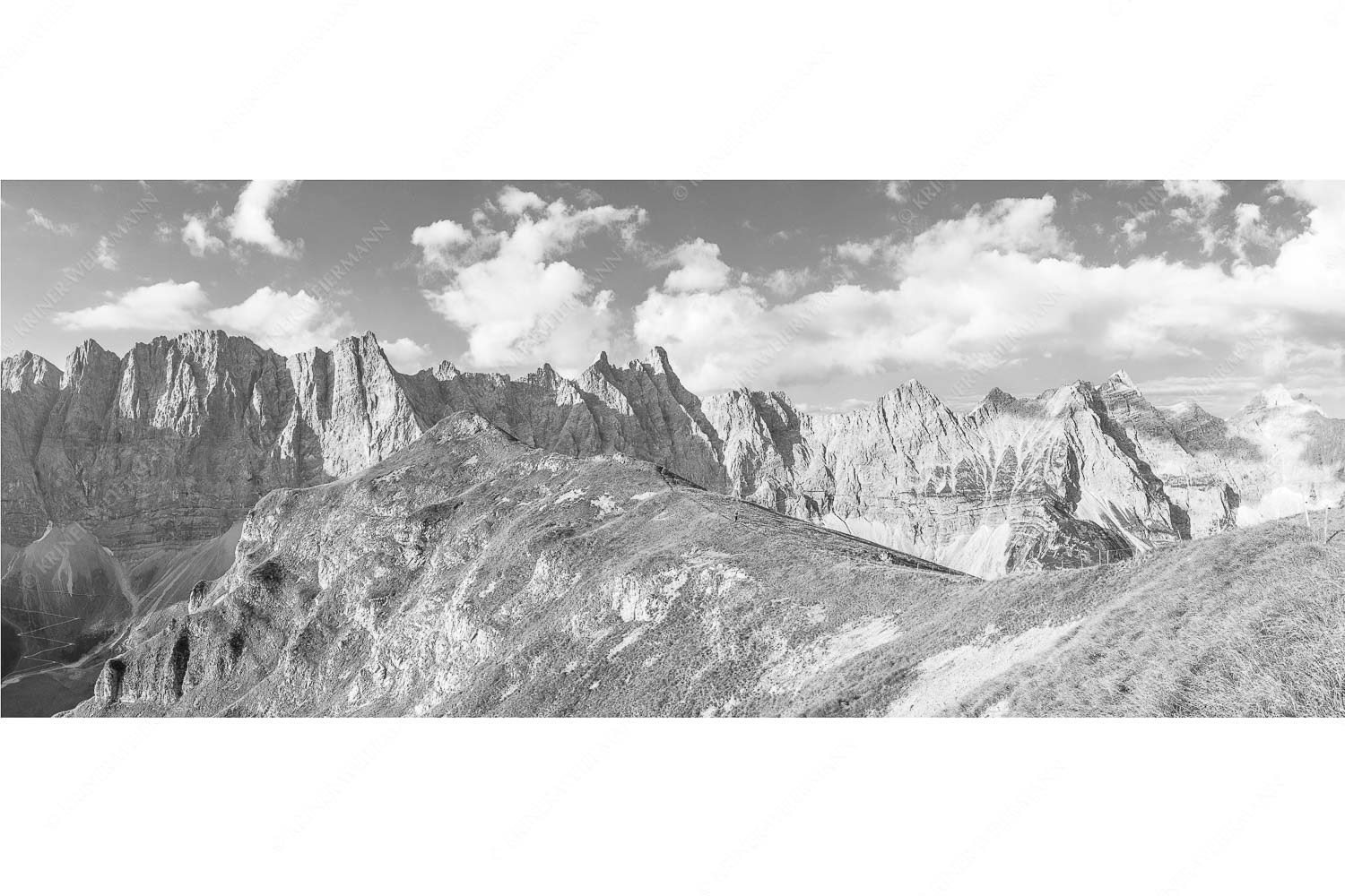 Beeindruckende Wanderung am Mahnkopf - Der Kleine vor den Großen - Seitenverhältnis 2,5:1 - Mahnkopf im Karwendel - weitere Infos unter https://www.kriner-weiermann.de