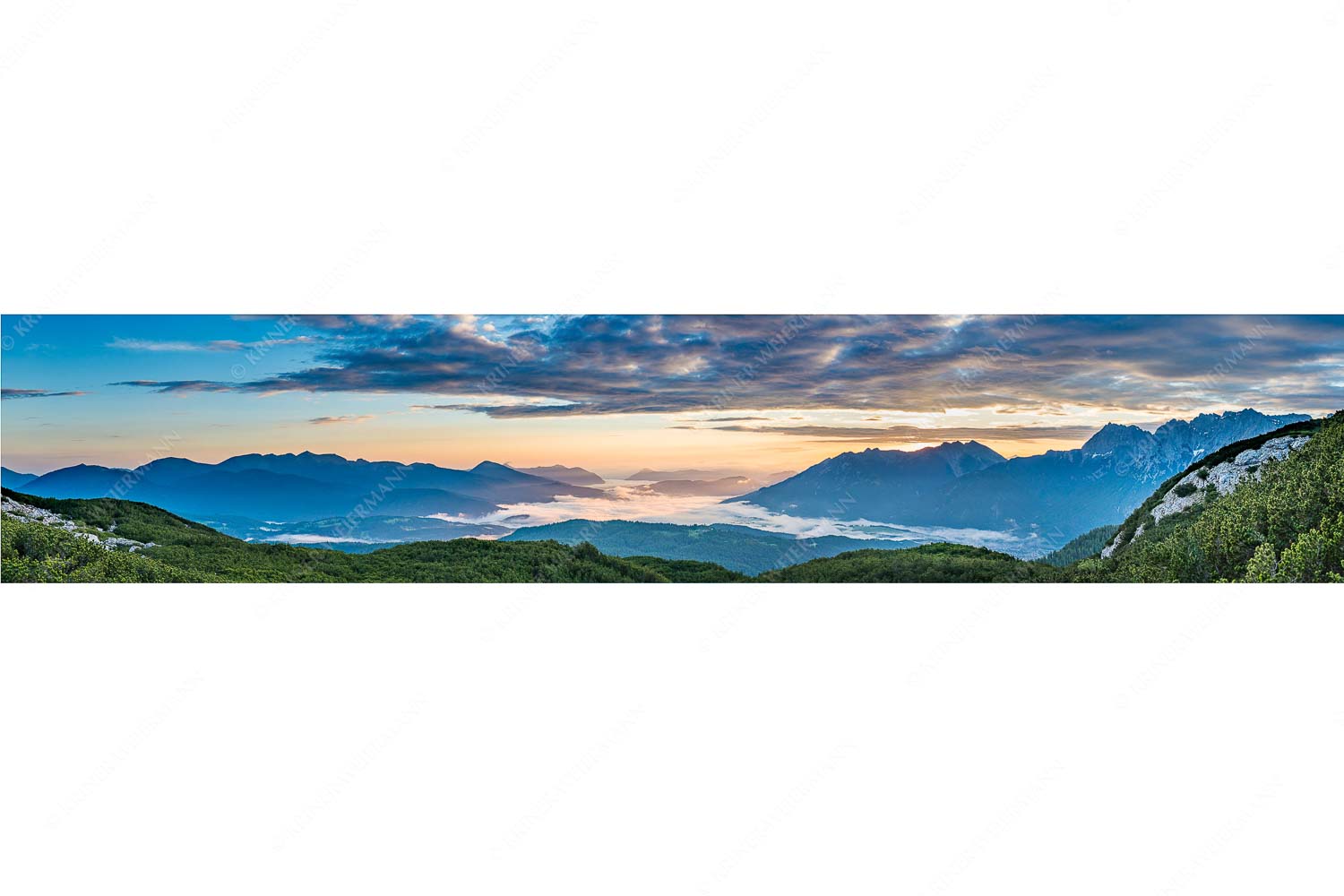 Der letzte Tag beginnt – Seitenverhältnis 5:1 — Sonnenaufgang Oberes Isartal Blick ins Obere Isartal mit Estergebirge, Soierngebirge und Karwendel