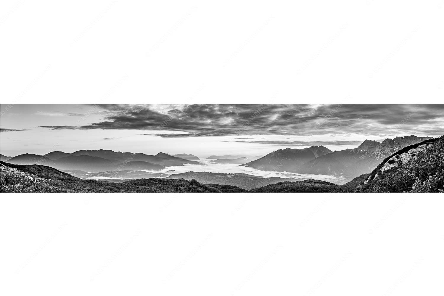 Der letzte Tag beginnt – Seitenverhältnis 5:1 — Sonnenaufgang Oberes Isartal Blick ins Obere Isartal mit Estergebirge, Soierngebirge und Karwendel