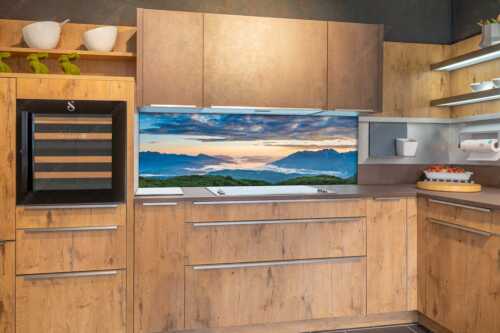 Blick ins Obere Isartal mit Estergebirge, Soierngebirge und Karwendel - Der letzte Tag beginnt - Größe ca. 180x60cm, Seitenverhältnis 3:1 - Sonnenaufgang Oberes Isartal - weitere Infos unter https://www.kriner-weiermann.de