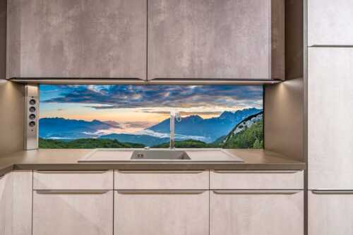 Blick ins Obere Isartal mit Estergebirge, Soierngebirge und Karwendel - Der letzte Tag beginnt - Größe ca. 200x50cm, Seitenverhältnis ca: 4:1 - Sonnenaufgang Oberes Isartal - weitere Infos unter https://www.kriner-weiermann.de