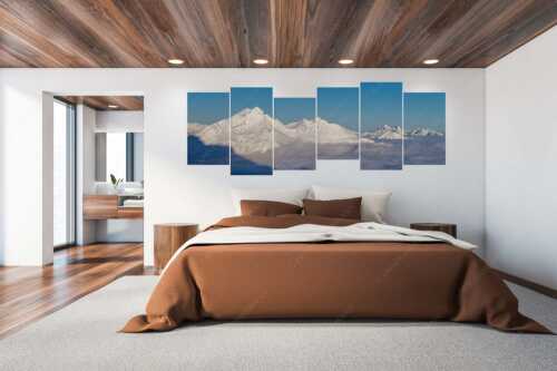 Die Danielgruppe ragt am frühen Morgen aus dem Nebelmeer - Der Schöne - 6er Split, Größe ca. 280x112cm, Seitenverhältnis 2,5:1 - Daniel im Ammergebirge - weitere Infos unter https://www.kriner-weiermann.de