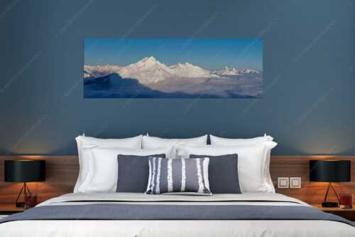 Die Danielgruppe ragt am frühen Morgen aus dem Nebelmeer - Der Schöne - Größe ca. 180x60cm, Seitenverhältnis 3:1 - Daniel im Ammergebirge - weitere Infos unter https://www.kriner-weiermann.de