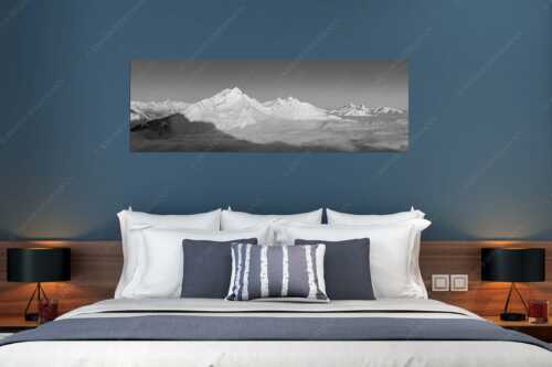 Die Danielgruppe ragt am frühen Morgen aus dem Nebelmeer - Der Schöne - Größe ca. 180x60cm, Seitenverhältnis 3:1 - Daniel im Ammergebirge - weitere Infos unter https://www.kriner-weiermann.de