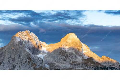 Blick zum Hochblassen und Alpspitze im ersten Tageslicht - Die Beiden II - Seitenverhältnis 2:1 - Alpspitze und Hochblassen - weitere Infos unter https://www.kriner-weiermann.de