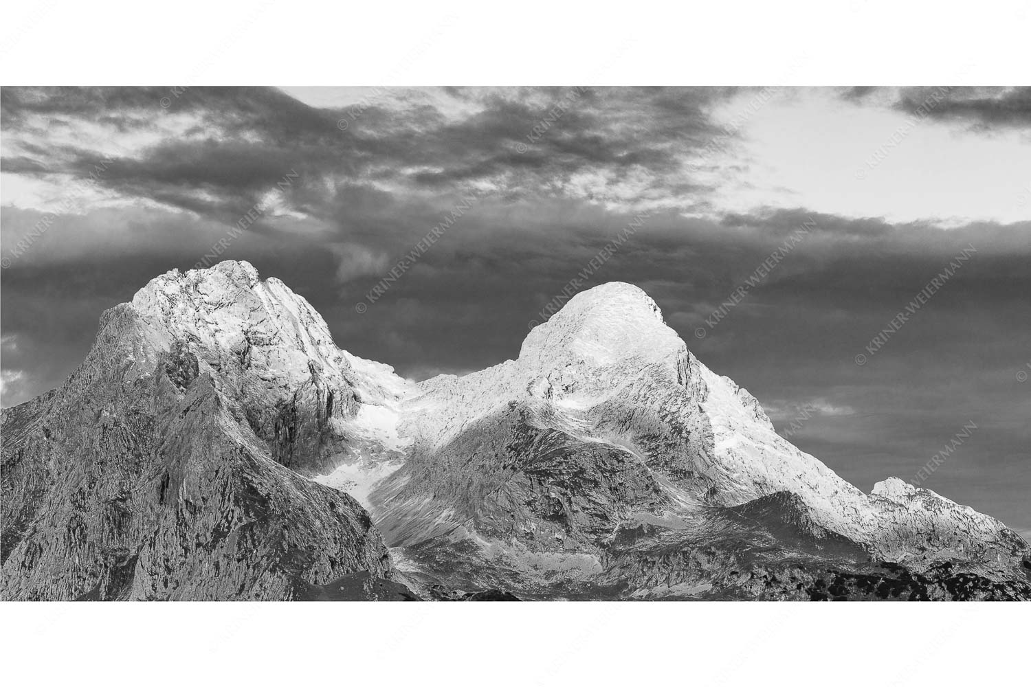 Blick zum Hochblassen und Alpspitze im ersten Tageslicht - Die Beiden II - Seitenverhältnis 2:1 - Alpspitze und Hochblassen - weitere Infos unter https://www.kriner-weiermann.de
